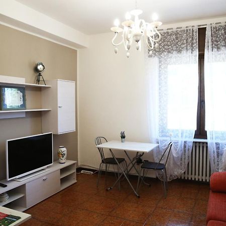 Appartamento Delle Rose Sesto Calende Bagian luar foto